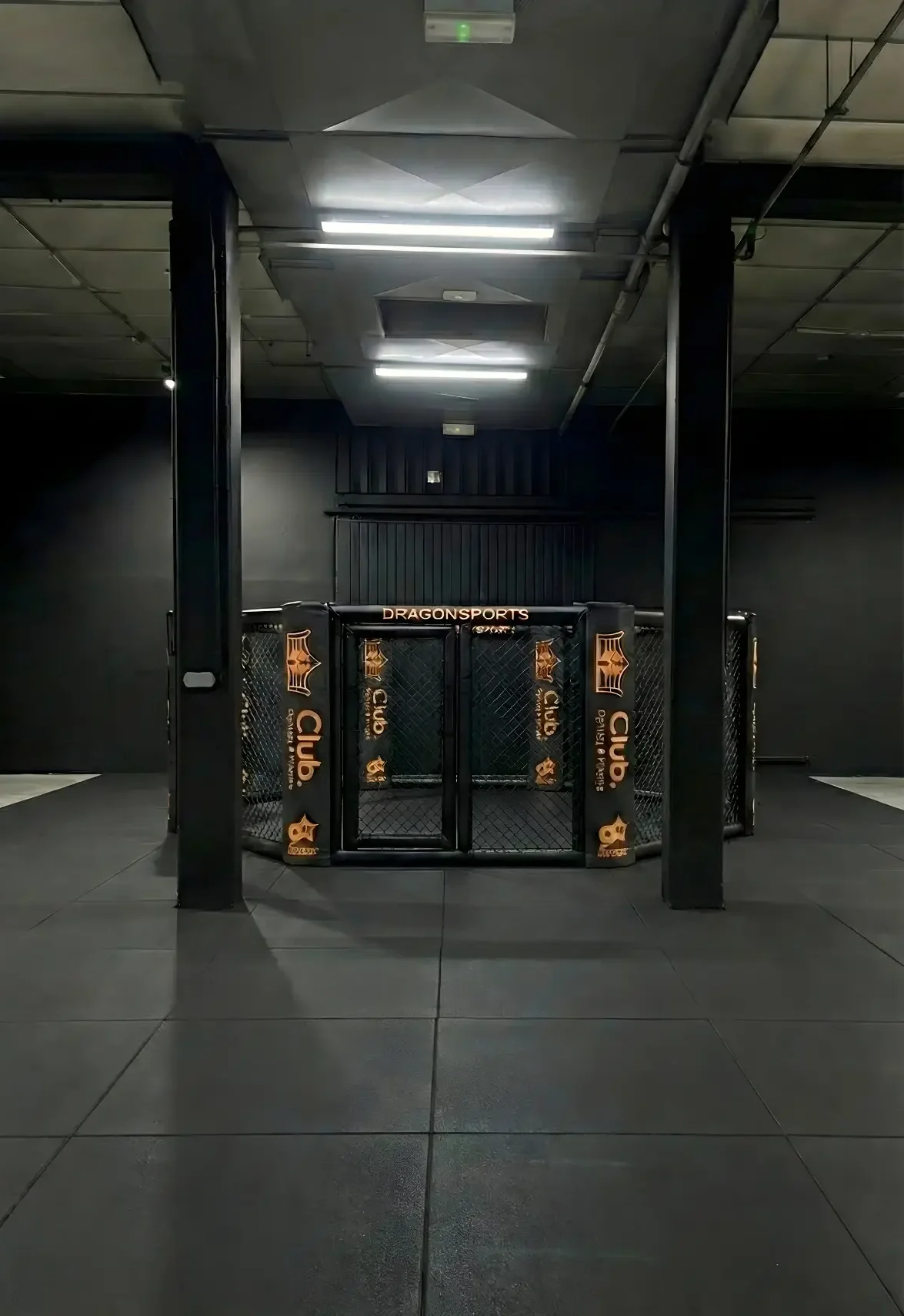 Photo de la cage de boxe disponible à la location dans la salle de sport l'Héritage à Briey